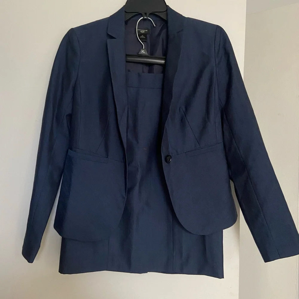 Ann Taylor navy skirt suit 0P - Picture 8 of 9